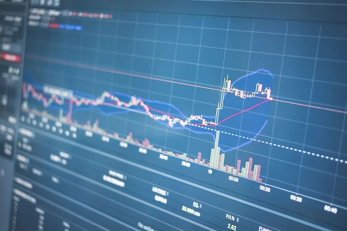 What Moves Gold Prices: Rates, the Dollar and Demand